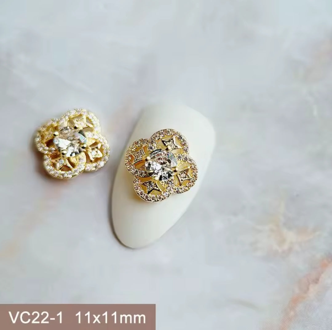 Pré-Commande Charms Ongles : Ornement 8 Zirconium Doré