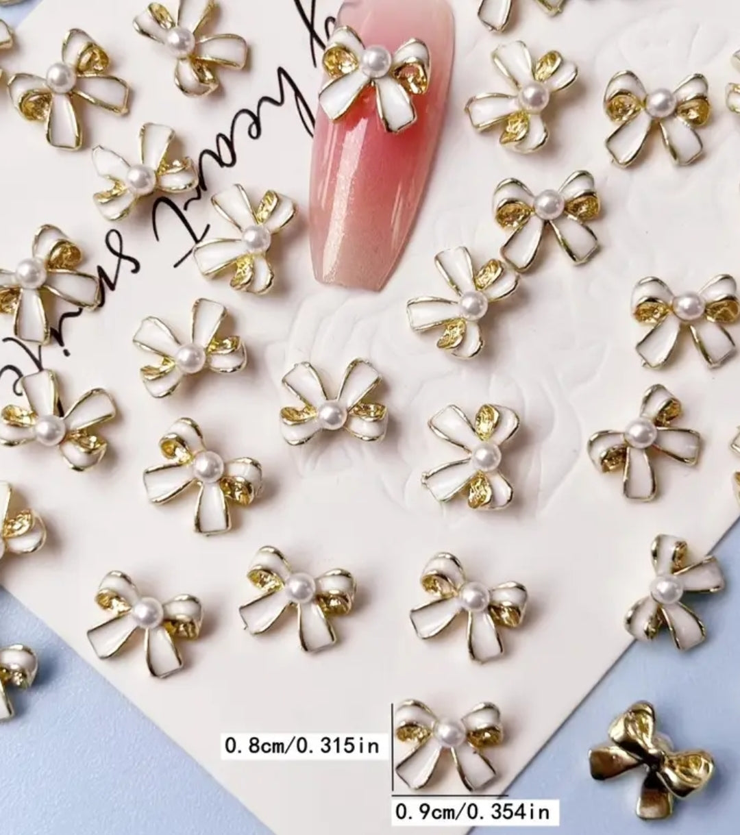 Charms Ongles : Noeuds Blancs Dorés